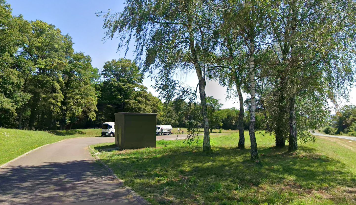 Sur la D9 entre ESPRELS et les Patey