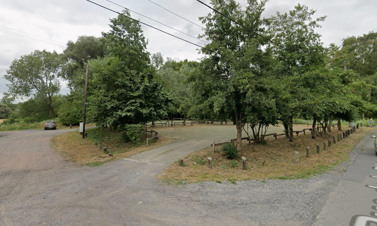 Parking du Terril de R�ches / Roost-Warendin.