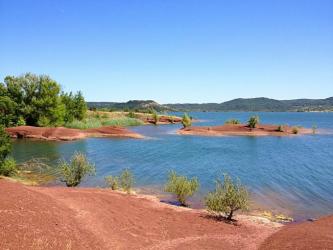 Lac du Salagou , plages de la  presqule de Liausson