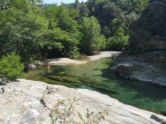 Plage en bords de Ceze à Aujac vers l Elze